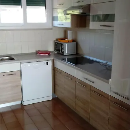 Appartamento Three Bedroom With Sea View And Terrace Traù