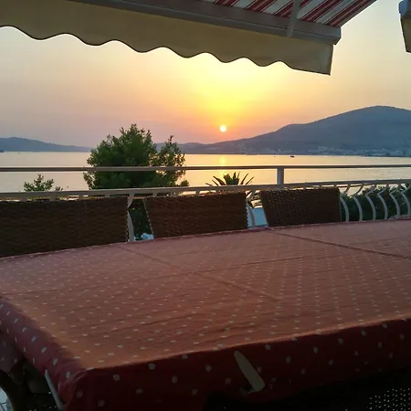 Three Bedroom With Sea View And Terrace Traù