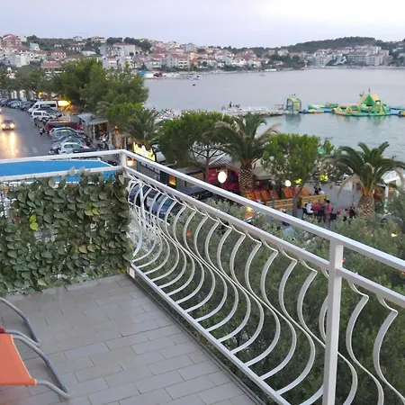 Three Bedroom With Sea View And Terrace * Traù
