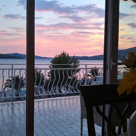 Three Bedroom With Sea View And Terrace Apartment Trogir